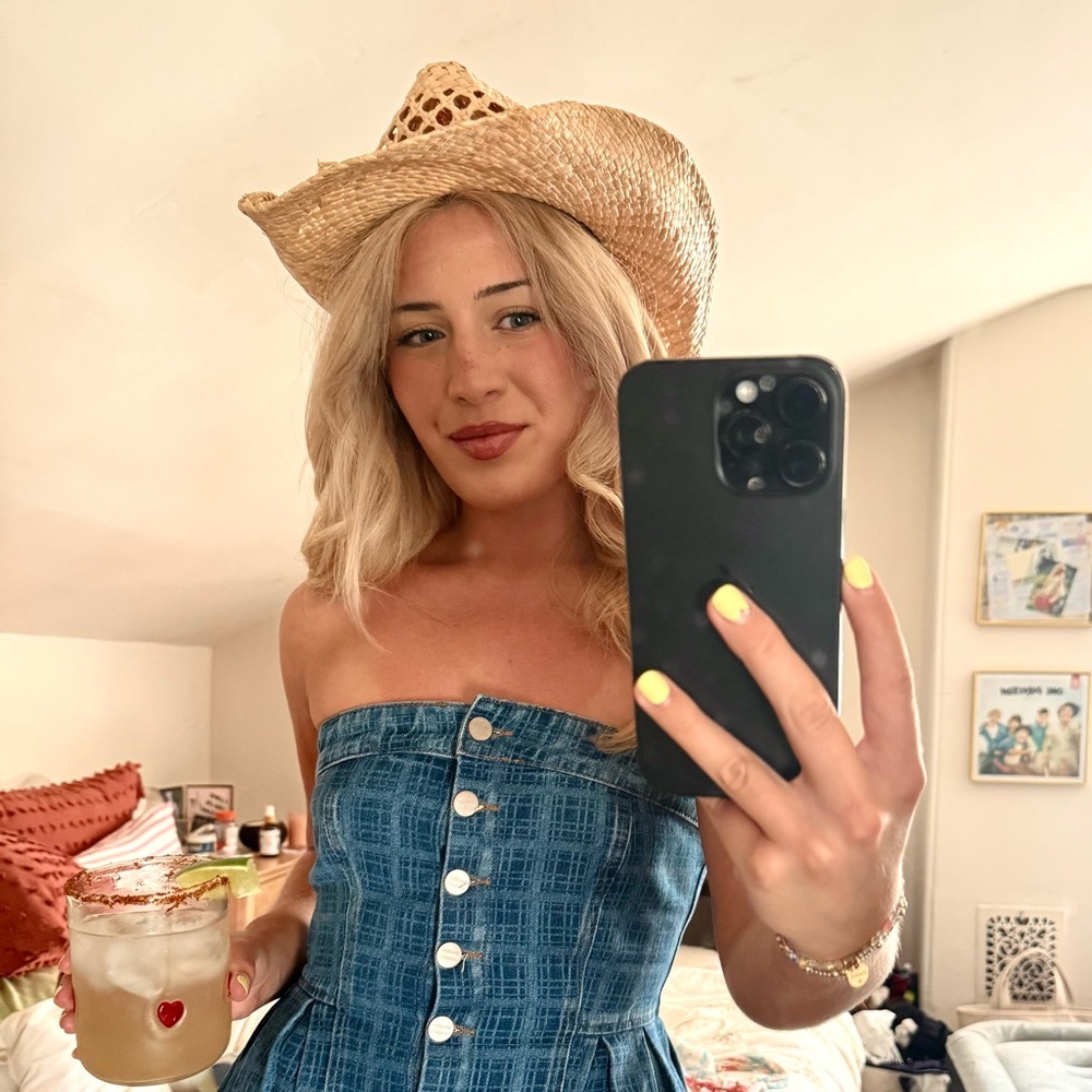 Meet your Posher, Emily